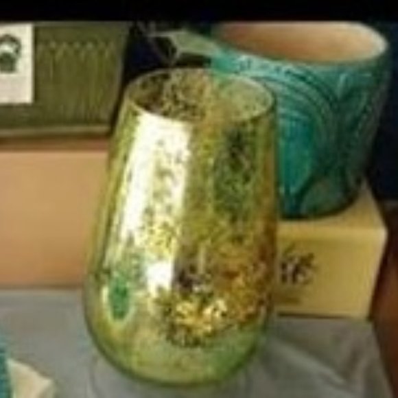 Celebrating Home Interiors Green Mercury Glass Hurricane Vase pretty in person - Picture 6 of 11